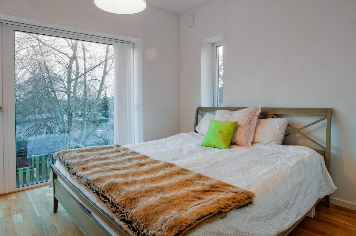 Townhouse On Arlanda Stockholm Metro Line - Easy Checkin Villa Солентюна Екстериор снимка