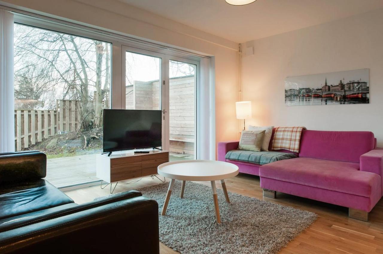 Townhouse On Arlanda Stockholm Metro Line - Easy Checkin Villa Солентюна Екстериор снимка