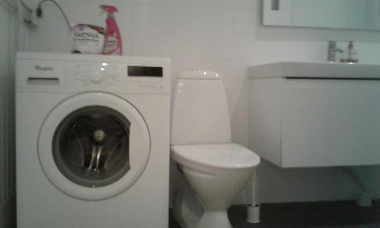 Townhouse On Arlanda Stockholm Metro Line - Easy Checkin Villa Солентюна Екстериор снимка