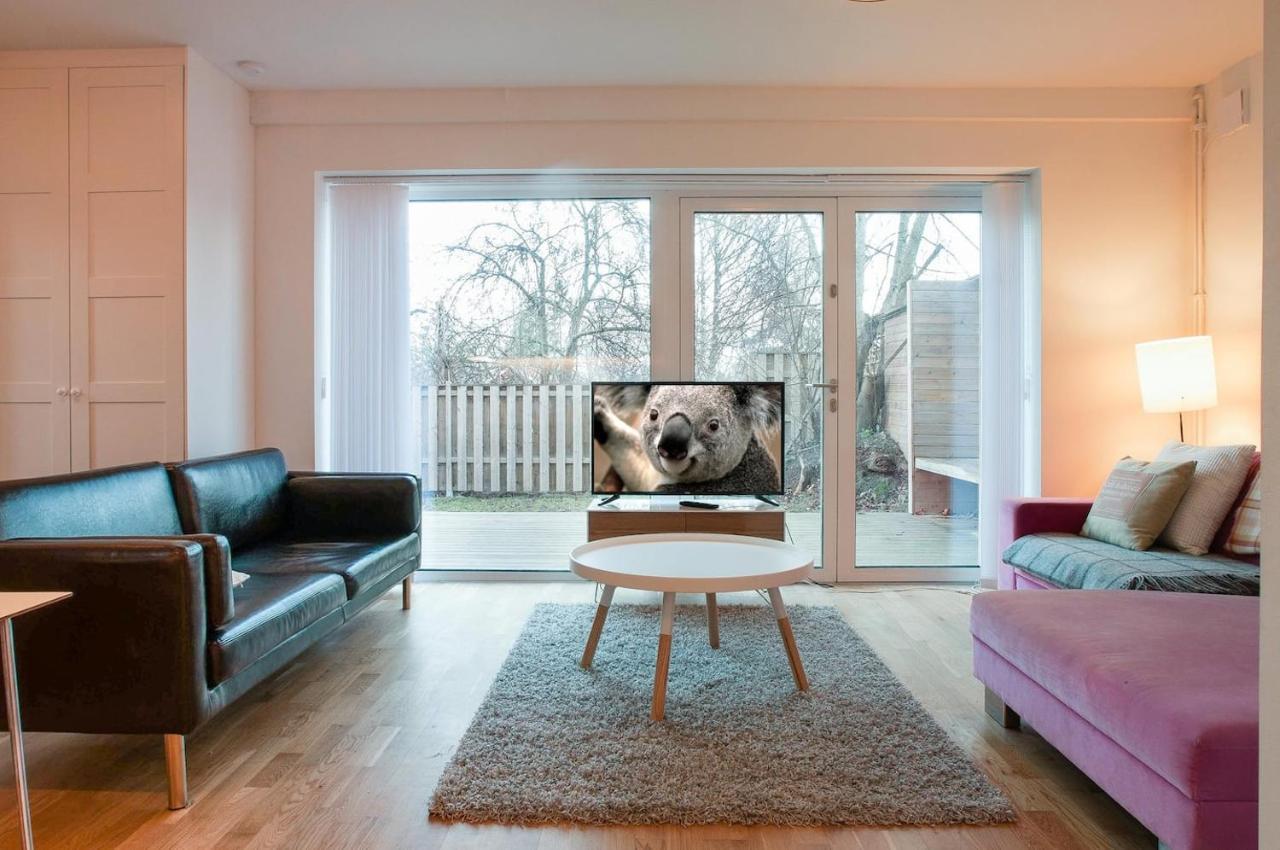 Townhouse On Arlanda Stockholm Metro Line - Easy Checkin Villa Солентюна Екстериор снимка