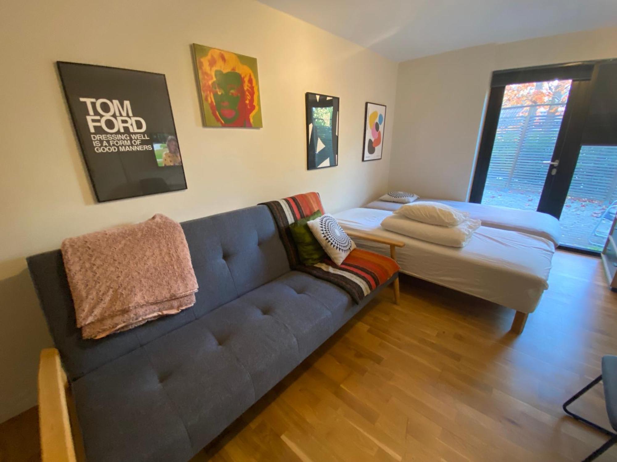 Townhouse On Arlanda Stockholm Metro Line - Easy Checkin Villa Солентюна Екстериор снимка